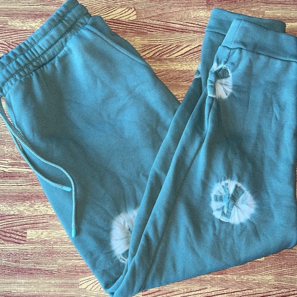 🚨LAST CHANCE🚨 Rae Dunn tie dye sweatpants in Jr Large - NWOT - Picture 3 of 15